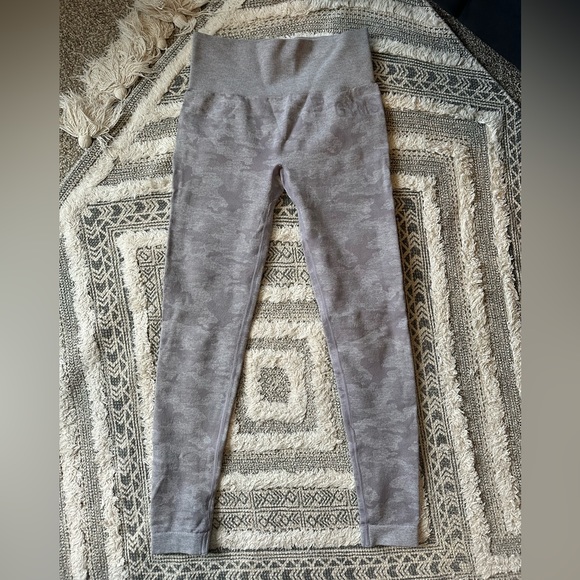 Gymshark Camo Leggings - Picture 2 of 3